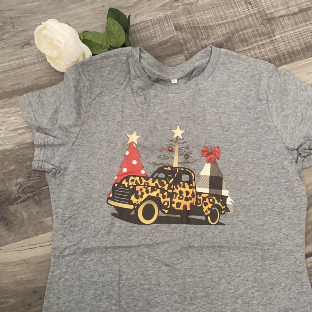 NWT Christmas Holiday Animal Print Truck with Trees Women’s T shirt Sz XL - Picture 5 of 6